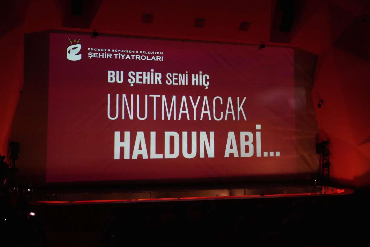 Eskişehir Şehir Tiyatroları’ndan Haldun Dormen’e veda: “Bayrak artık bizde şekerim” 1